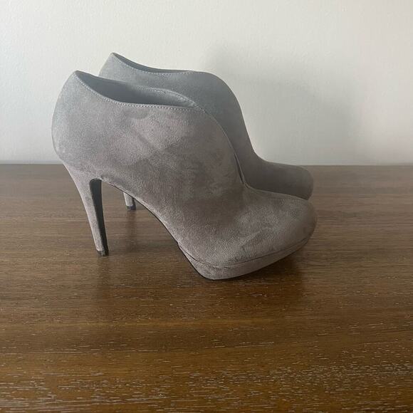 Audrey Brooke Woman’s Gray Suede Ankle Bootie Hi Heel Pumps- Size 9 - Picture 3 of 12
